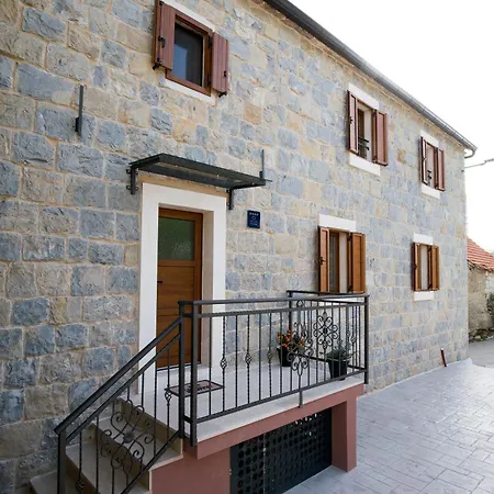 Stone House Orsulica Сasa de vacaciones Tugare