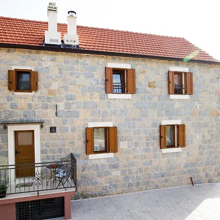 Сasa de vacaciones Stone House Orsulica Tugare