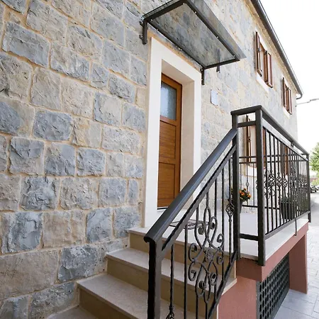 Сasa de vacaciones Stone House Orsulica Tugare