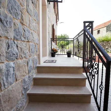 Stone House Orsulica Tugare