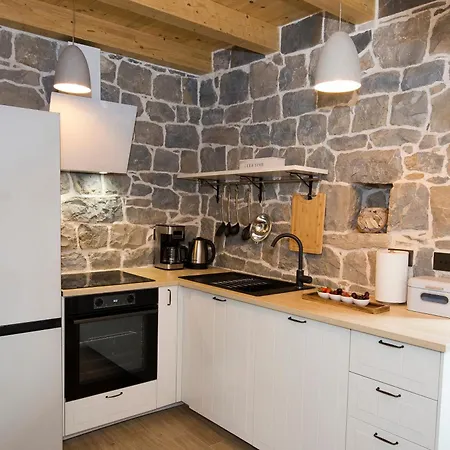 Сasa de vacaciones Stone House Orsulica *