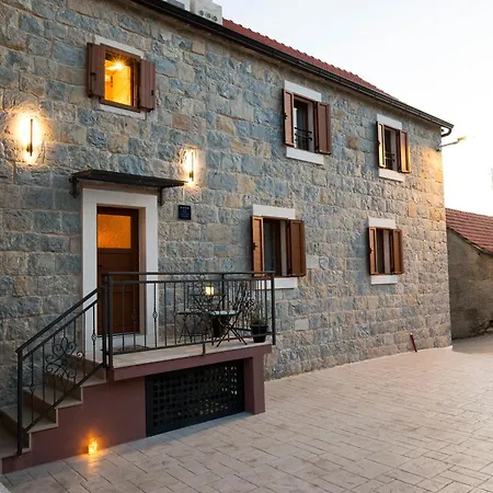 Stone House Orsulica Сasa de vacaciones *