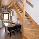 Stone House Orsulica 度假居