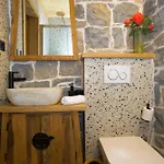 Stone House Orsulica 度假居