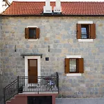 Stone House Orsulica 度假居 Tugare