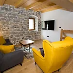 Stone House Orsulica 度假居 Tugare