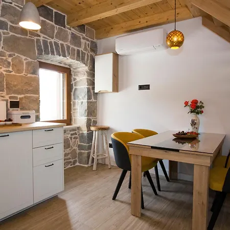 Stone House Orsulica 度假居