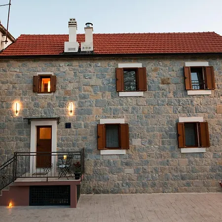 Stone House Orsulica 度假居